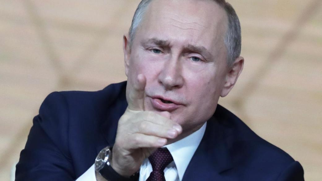 За да овладее рублата, Путин забрани валутните преводи към чужбина