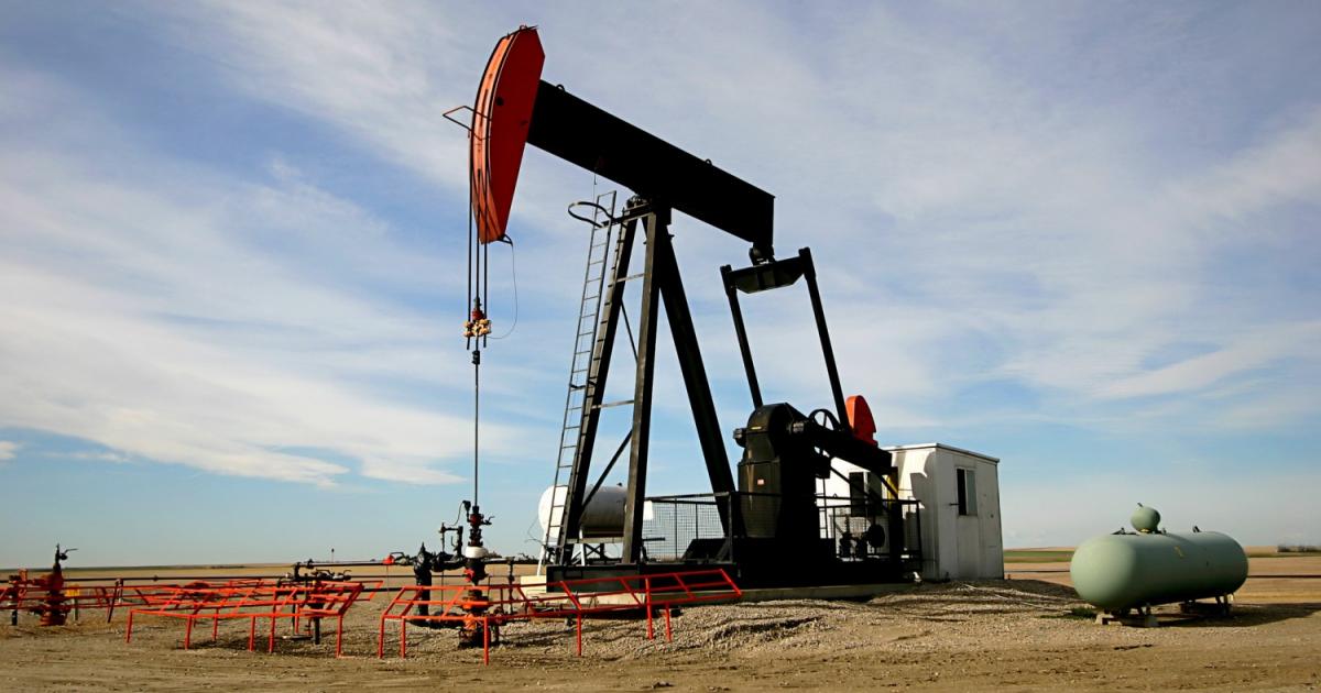 Цените на петрола се сринаха в четвъртък, тъй като новите