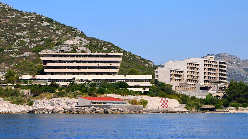 Соцкурортът Купари, който войната в Югославия превърна в призрачен град