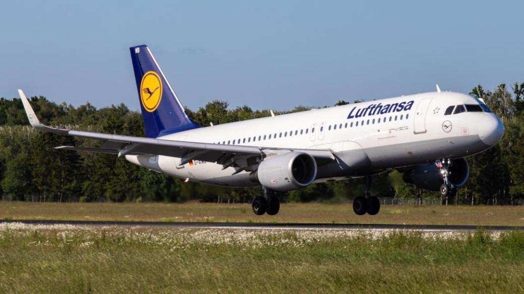 Lufthansa вдига билетите с до $77 заради екоразходите си