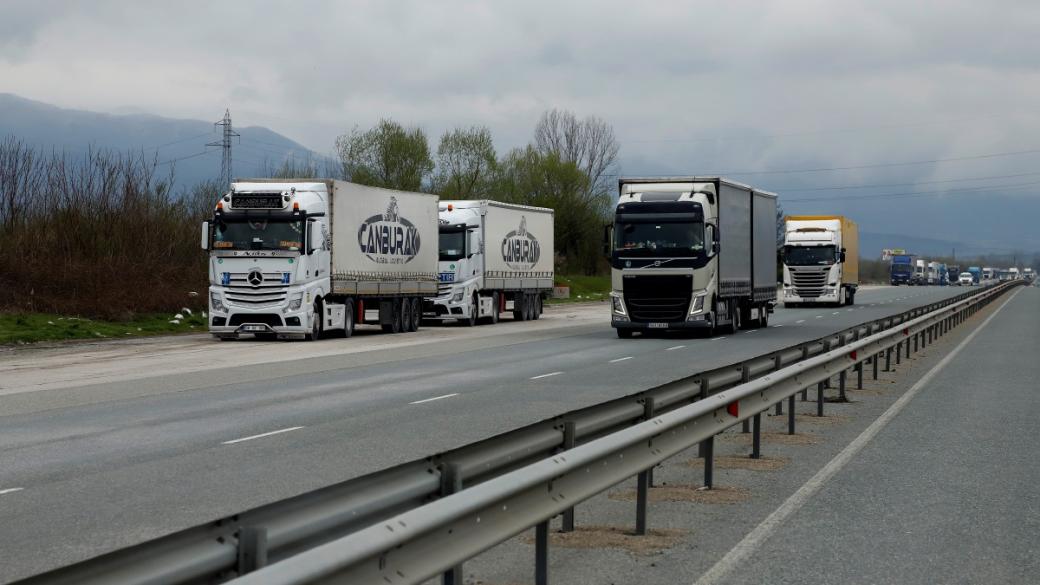 Къде и кога ще бъде ограничено движението на тежки камиони?