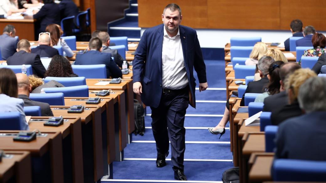 Вечерни новини: Още депутати бягат от Пеевски; Спират тежките камиони заради жегите