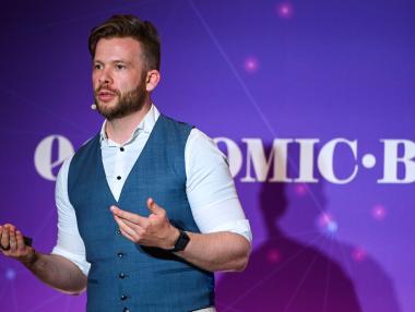 “We have the modest mission of curing aging”: Will we live to be 120 years old? (video)